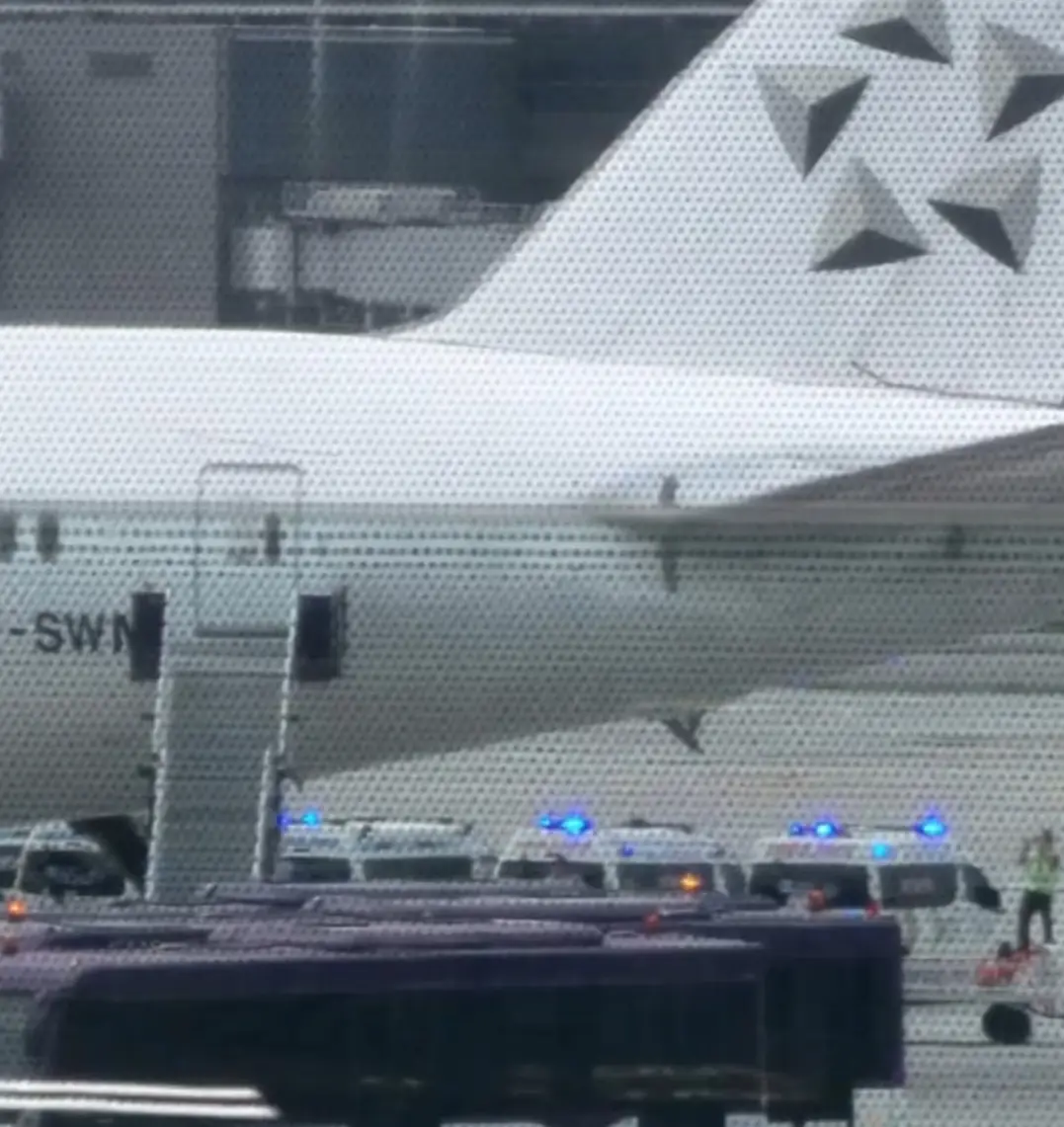 突发！新航一波音客机紧急迫降泰国，已致1死30伤